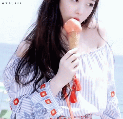 Sulli Choi Jinri GIF - Sulli Choi Jinri Ice Cream GIFs