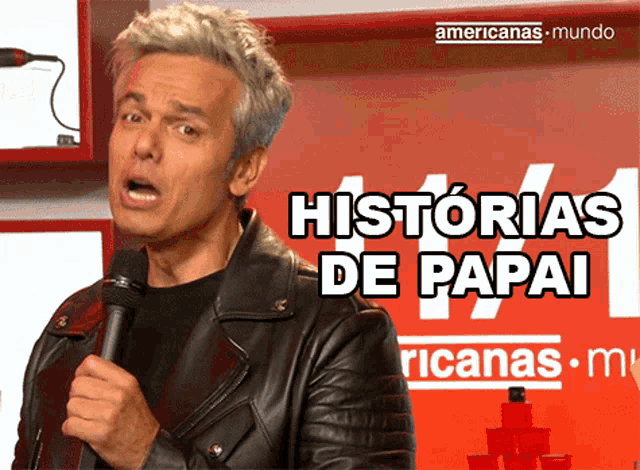 a man in a leather jacket is holding a microphone in front of a banner that says historias de papai