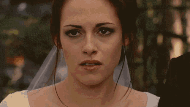 Stare Bella Swan GIF - Stare Bella Swan Kristen Brown GIFs