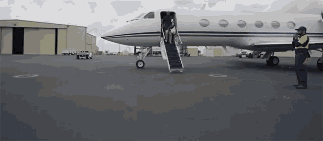 Airplane Going Down GIF - Airplane Going Down Arrive GIFs