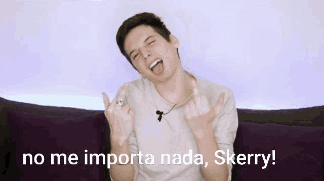 a man sitting on a couch giving the middle finger with the words no me importa nada s kerry below him