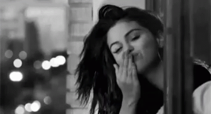Selena Gomez Blow Kiss GIF - Selena Gomez Blow Kiss GIFs