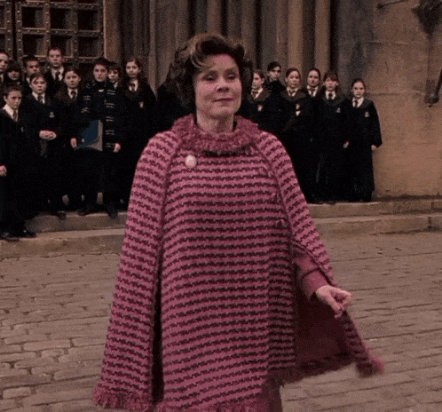 Dolores Jane Umbridge Walking GIF - Dolores Jane Umbridge Walking Harry Potter GIFs