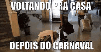 a woman is laying on the floor with her head on her suitcase and a caption that says voltando pra casa depois do carnaval