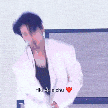 a man in a white jacket with the words riki de elchu written on the bottom
