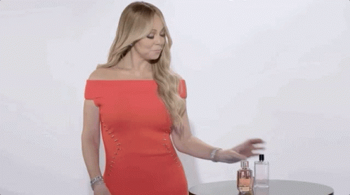 Mariah Carey Smells GIF - Mariah Carey Smells Perfume GIFs