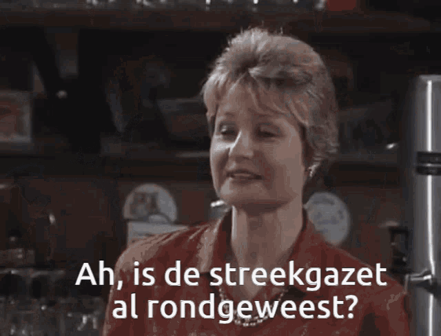 a group of people sitting at a table with the words ah is de streekgazet al rond geweest written below them