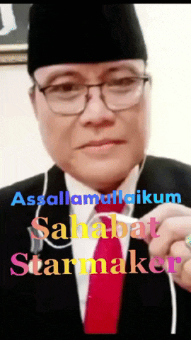 a man wearing glasses and a black hat with the words assalamualaikum sahabat starmaker on the bottom