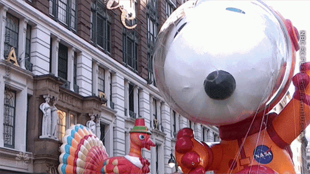 Astronaut Snoopy GIF - Astronaut Snoopy Macys Thanksgiving Day Parade GIFs