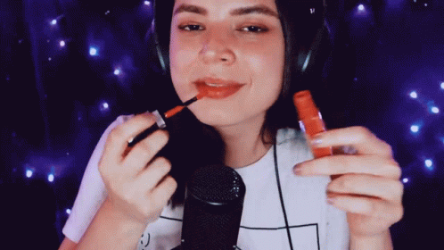 Applying Lipstick Priscilla GIF - Applying Lipstick Priscilla Cajafresca GIFs