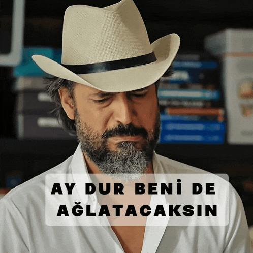 a man with a beard wearing a cowboy hat with ay dur beni de aglatacaksin written below him