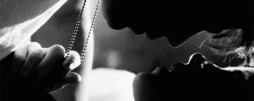 Kiss Necklace GIF - Kiss Necklace Make Out GIFs