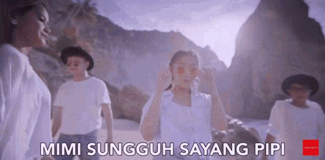 Mimi Sungguh Sayang Pipi Siti Badriah GIF - Mimi Sungguh Sayang Pipi Siti Badriah Pipi Mimi GIFs