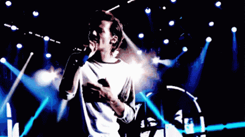 Louis Tomlinson GIF