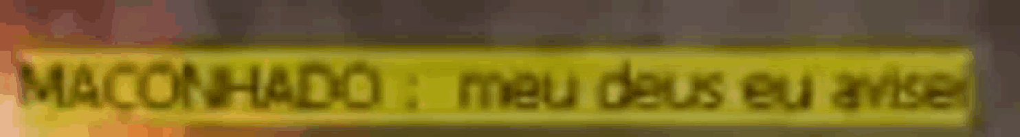 a blurry image of a yellow sign that says machado meu deus eu vive