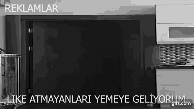 a black and white photo of a kitchen with the words reklamlar like atmayanlari yemeye geliyorum