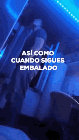 a man is standing in a dark room with the words así como cuando sigues embalado