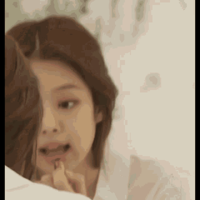 Jennie Reaction Jennie Putting Lipstick GIF - Jennie Reaction Jennie Putting Lipstick Jennie GIFs