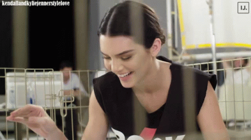 Kendall Jenner Laughing GIF - Kendall Jenner Laughing Lol GIFs