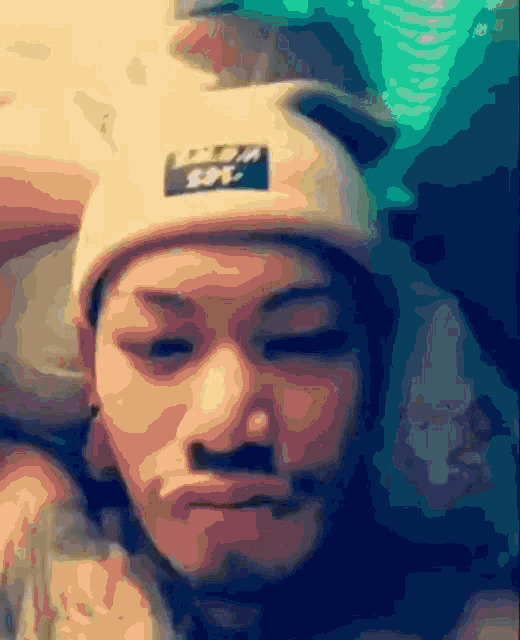 a person wearing a white hat with a black label that says ' sdl '