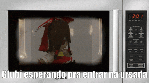 a microwave with a picture of a girl and the words clubi esperando pra entrar na ursada