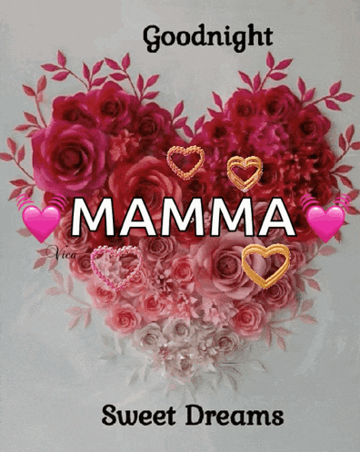 a picture of a heart made of flowers with the name mamma on it
