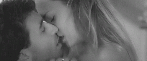нежный страстный поцелуй GIF - Gentle Passionate Kiss GIFs