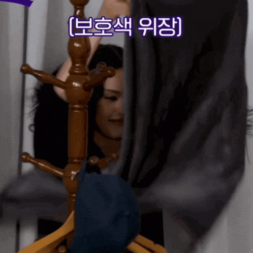 a woman is standing behind a clothes rack with chinese writing on the bottom