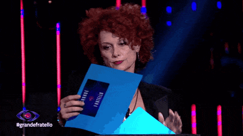a woman holds a sign that says sei la preferita del pubblico