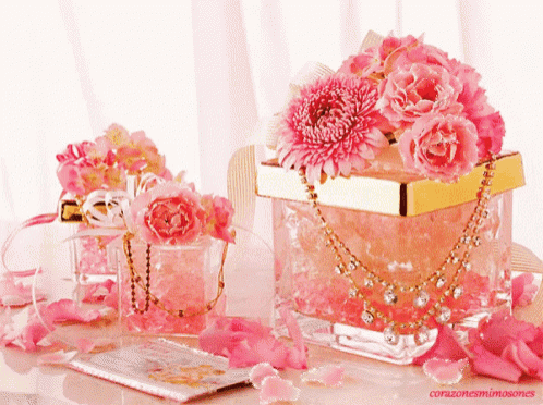 a picture of pink flowers with the words corazones mimosones
