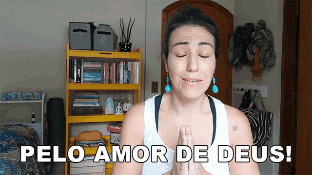 a woman praying in front of a yellow bookshelf with the words pelo amor de deus