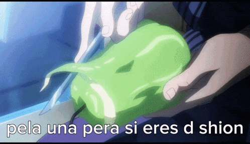 a person is holding a green object with the words " pela una pera si eres d shion " above it