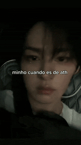 a close up of a person 's face with the words minho cuando es de ath written below it