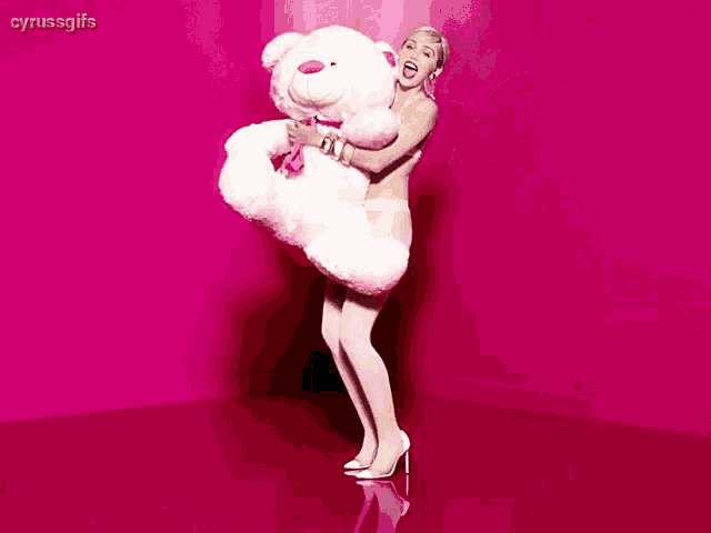 Miley Cyrus San Valentin GIF