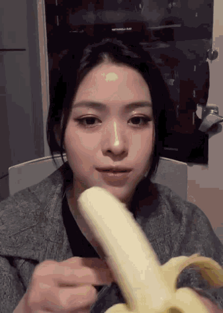 Ryujin Banana Itzy Ryujin Banana GIF - Ryujin Banana Itzy Ryujin Banana GIFs