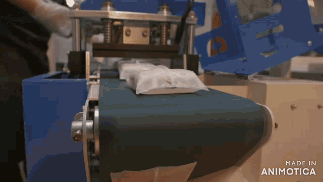 a conveyor belt that says made in animotica on the bottom