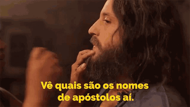 a man with a beard says ve quais sao os nomes de apostolos ai