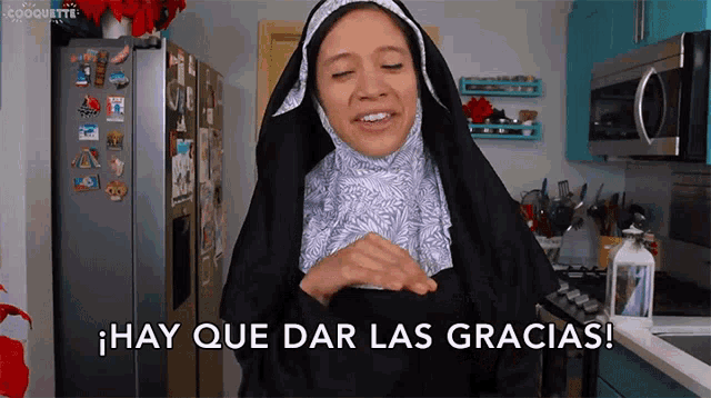 a nun says hay que dar las gracias in spanish