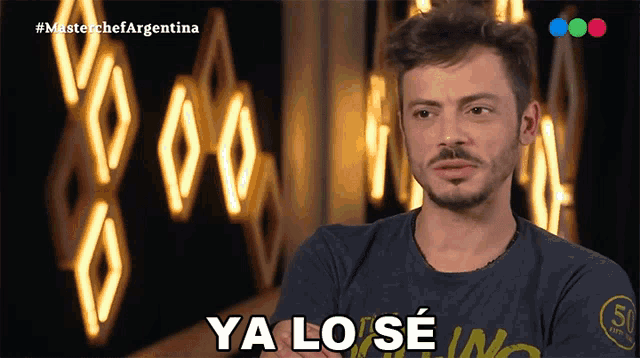 a man says ya lo se in front of a sign that says masterchef argentina