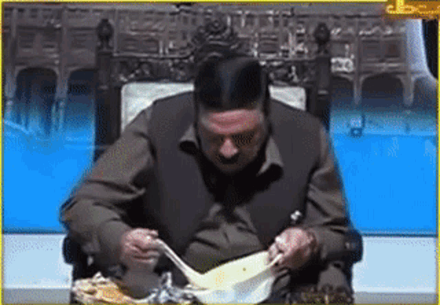 Sheikh Rasheed Hungry GIF - Sheikh Rasheed Hungry Eating GIFs