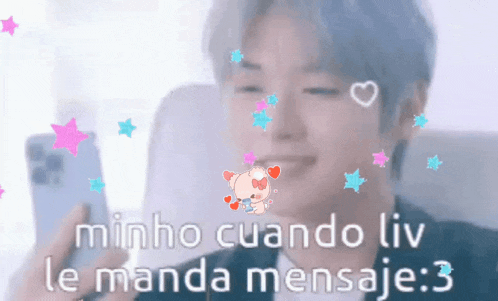 a man is holding a cell phone in his hand with the words minho cuando liv le manda mensaje : 3