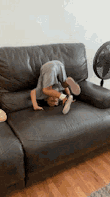 Spinning Turning Around GIF - Spinning Turning Around Couch GIFs