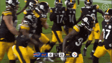a football game between the pittsburgh steelers and buffalo bills