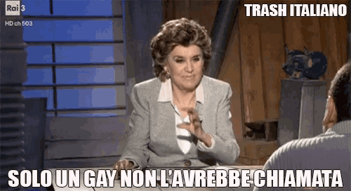 a woman is talking to a man and the words trash italiano are on the screen