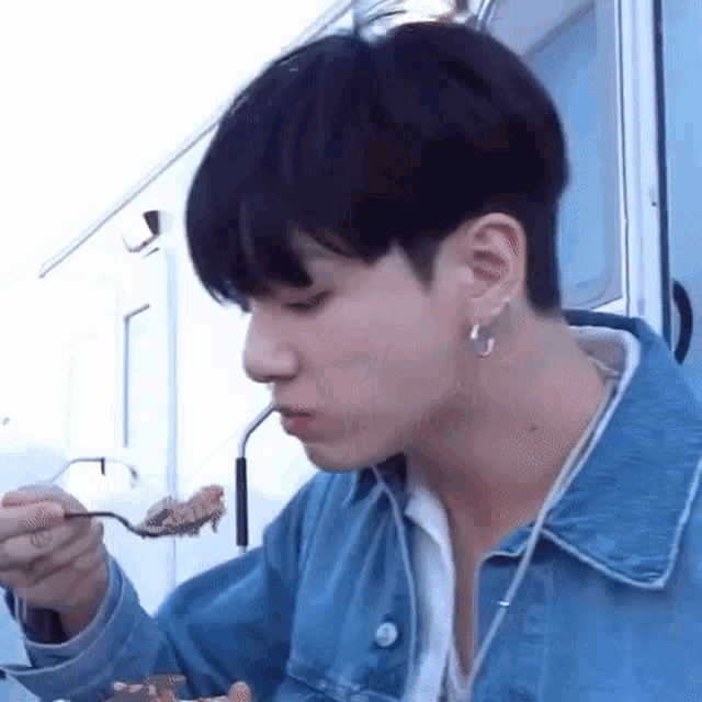 Perfectboykoo Jungkook Eating GIF - Perfectboykoo Jungkook Eating Jungkook Cute GIFs