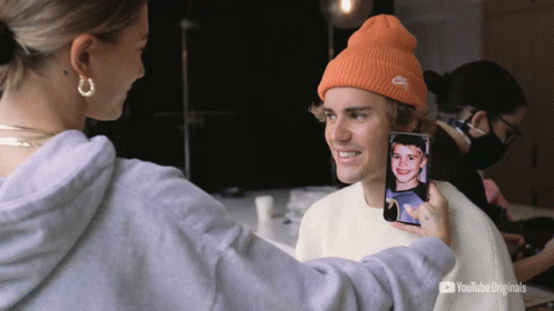 Comparing Justin Bieber GIF - Comparing Justin Bieber Look The Difference GIFs