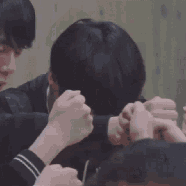 a group of people are hugging each other with korean writing on the bottom right