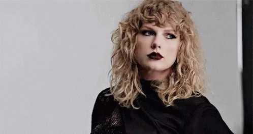 Queen Taylor Swift GIF - Queen Taylor Swift Serious GIFs