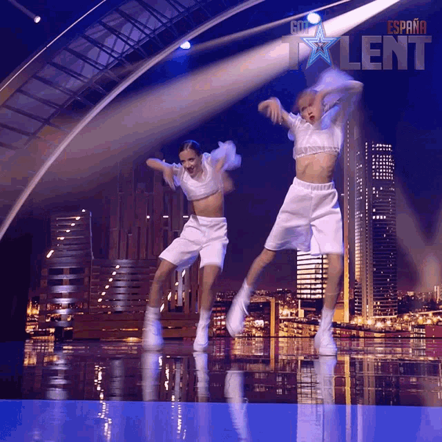 Bailando B Btwins GIF