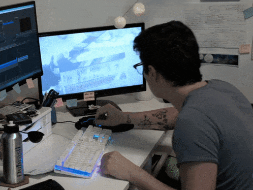 a man sitting in front of a computer screen that says " desaventurado " on it